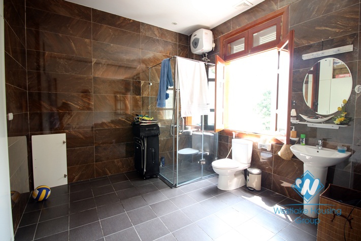 Spacious house with open living room and nice bathrooms to rent in Ciputra